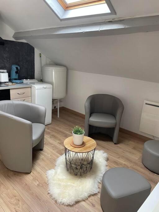 Edouard 2. Logement Complet. Charleville-Mézières Extérieur photo