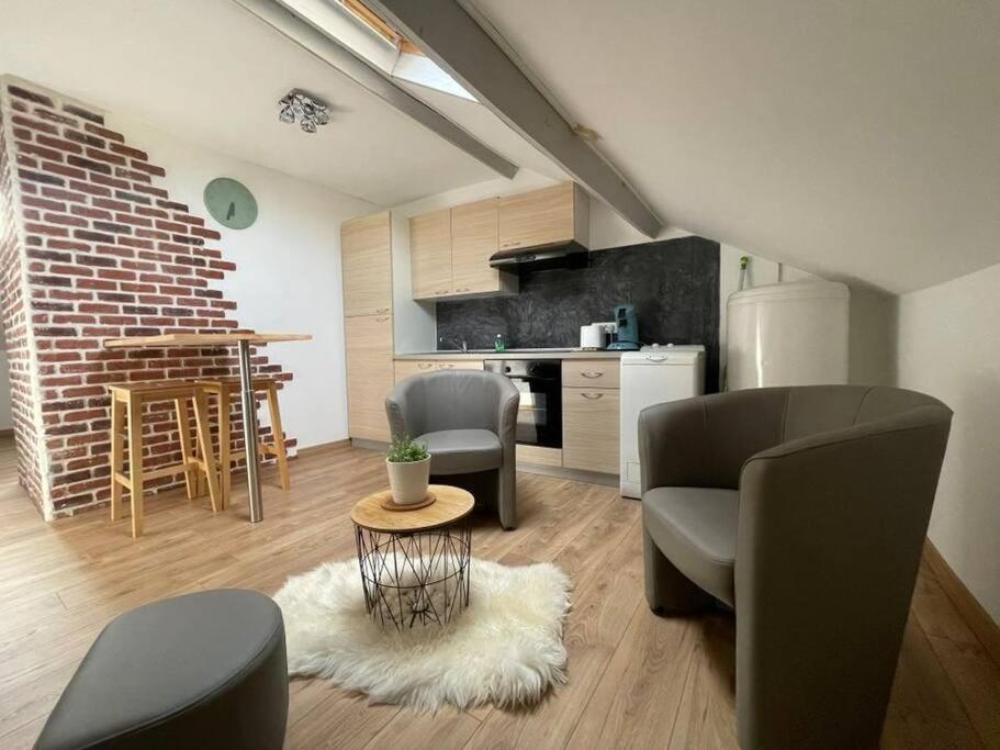 Edouard 2. Logement Complet. Charleville-Mézières Extérieur photo